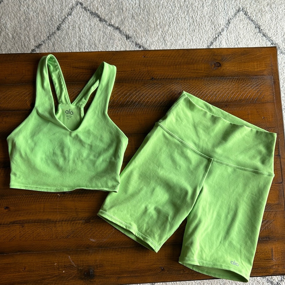 Green Alo Yoga Airbrush Set
